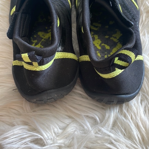 Slip grip black green slip on water lake waterfall pool shoes wide toes 11-12 - Picture 8 of 17